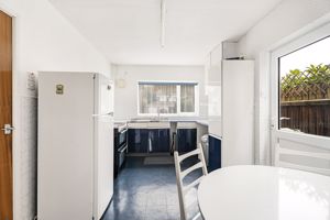 Kitchen/Breakfast- click for photo gallery